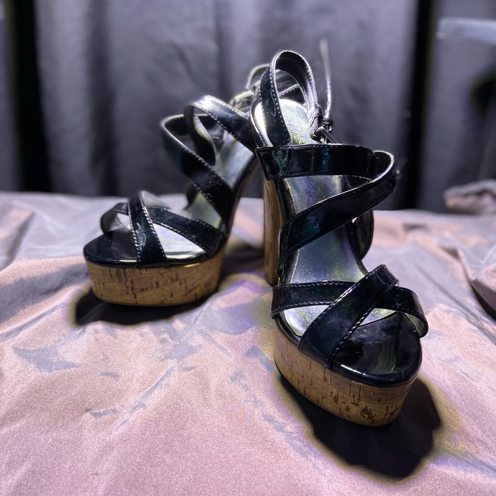 Black patent leather shoes. Size 7.